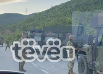 KFOR shton patrullimet rrugës për ne Leposaviq