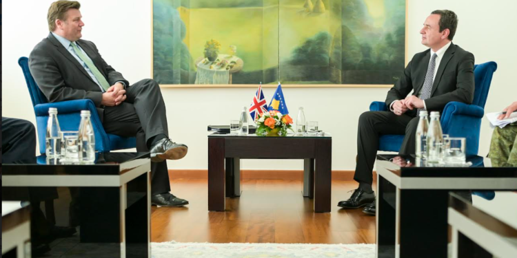 Kurti e vlerëson të nevojshme rritjen e bashkëpunimin me Britaninë në fushën e mbrojtjes
