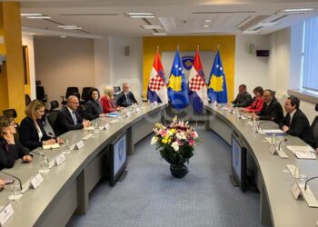 Të paktën 13 të vrarë dhe rreth 20 të plagosur nga sulmi ajror në Gaza