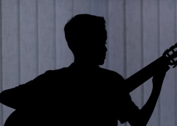 “Evropiani i Vitit” nga Kosova ëndërron t’i bie kitarës përtej kufijve