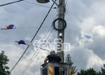 Flamuri i Kosovës vendoset në objektin e Komunës së Zveçanit