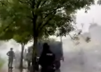 Njësia Speciale fillon largimin e qytetarëve serbë para objektit të komunës dhe barrikadës në Leposaviq