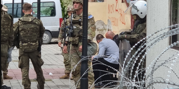 Nis takimi i përfaqësuesve të Listës Serbe me KFOR-in në Zveçan