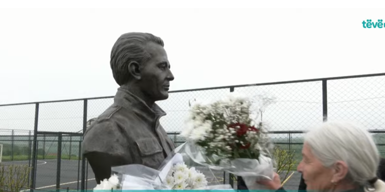 Familjarët dhe bashkëluftëtarët e kujtojnë me krenari dëshmorin Skender Skenderi