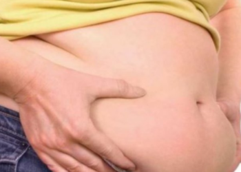 Pesë zakone të këqija që ju pengojnë të humbni peshë