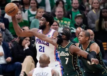 Philadelpia e Denveri u afrohen finaleve të konferencave