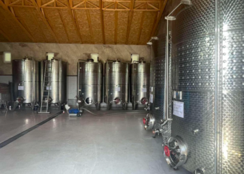 Dogana sekuestron mbi 35 mijë litra pije alkoolike