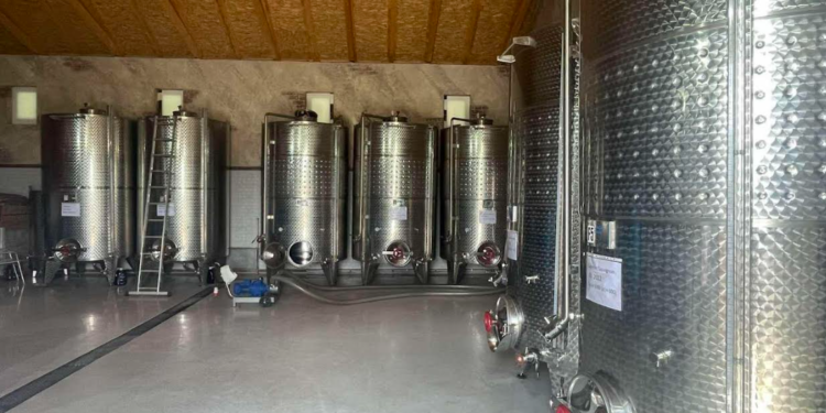 Dogana sekuestron mbi 35 mijë litra pije alkoolike