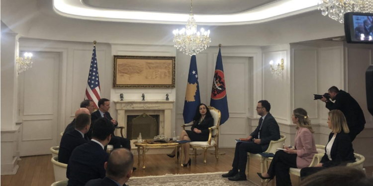 Osmani i pret në takim dy senatorët amerikanë