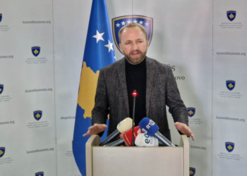 Tahiri: Qeverisë s’po i bëhet vonë që agjenda parlamentare është bllokuar