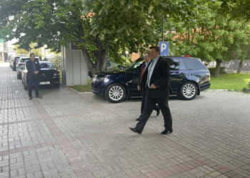 Pas Osmanit, Heappey takohet me Kurtin