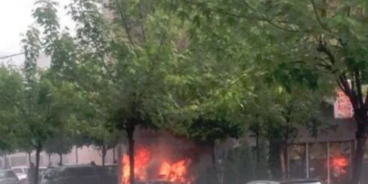 Digjet vetura e Policisë në Zveçan