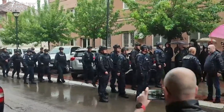 Policia e Kosovës hyn në komunat e Zveçanit e Zubin Potokut