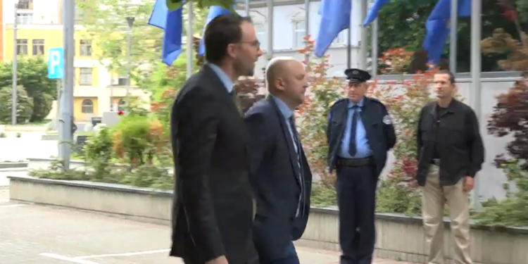 Sarrazin mbërrin në Qeveri