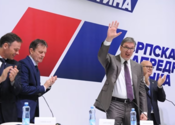 Vuçiq jep dorëheqje nga udhëheqja e SNS-së