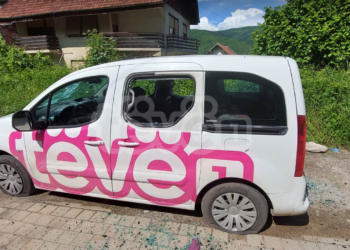 Dëmtohet vetura e Tëvë1 në Zubin Potok