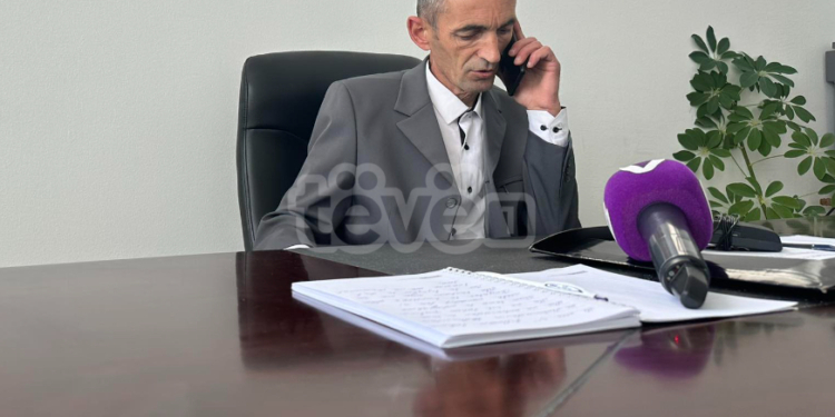 Peci nisë punën në zyrën për komunitete në fshatin Lipë