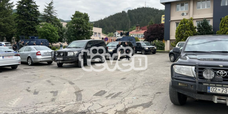 Sveçla në Leposaviq, takon kryetarin e kësaj komune