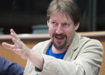 Eurodeputeti austriak: BE po e shqyrton ngrirjen e bisedimeve për anëtarësim me Serbinë