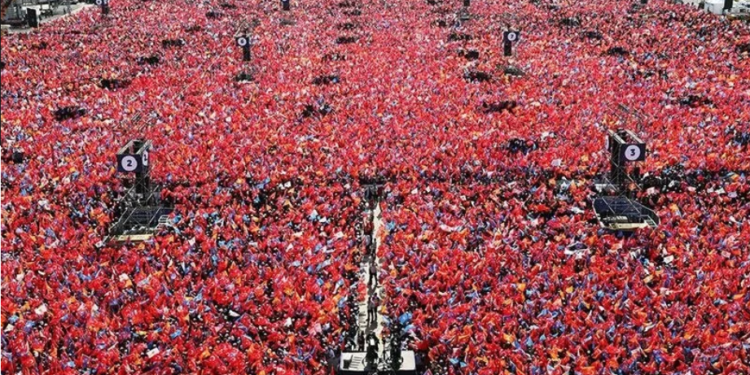 Mbi 1 milionë njerëz morën pjesë në një tubim elektoral të Erdoganit