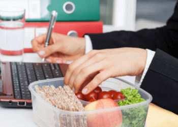 Çfarë të bëni nëse helmoheni nga ushqimi, pa shkuar në spital?