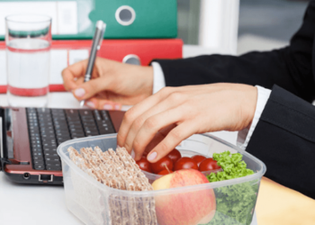 Çfarë të bëni nëse helmoheni nga ushqimi, pa shkuar në spital?