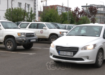 Komuna e Podujevës do i pastrojë veturat në Prizren, opozita e cilëson ryshfet