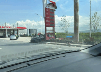 Dy persona të lënduar nga një vetaksident në rrugën Prishtinë – Ferizaj