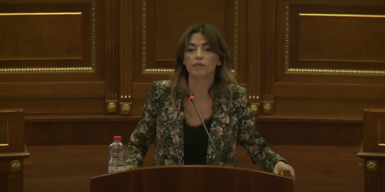 Haxhiu: PDK-ja e Hashim Thaçi kanë dashur të amnistojnë krimet e Serbisë