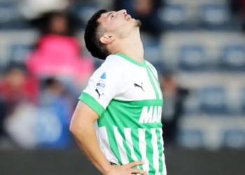 Dëmtohet rëndë sulmuesi i Sassuolos, rikthimi në 2024-ën