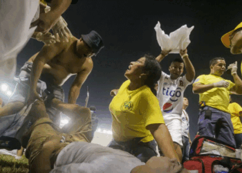 9 të vdekur nga rrëmuja në stadiumin e futbollit në El Salvador