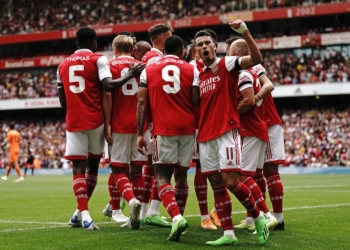 PSG “fut” në panik Arsenalin