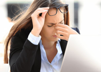 Arsyet përse ju lotojnë shpesh sytë