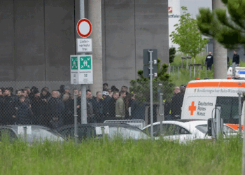 Të shtëna me armë në fabrikën e Mercedesit në Gjermani, dy të vrarë