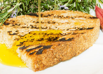 Buka e thekur për shëndetin e stomakut dhe tretjen e mirë