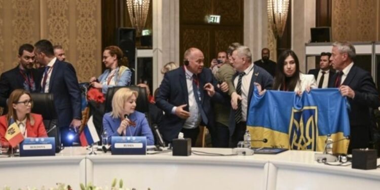 Zyrtarët rusë e ukrainas përleshen në Turqi