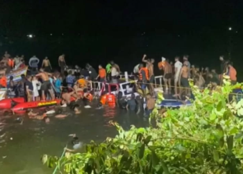 Të paktën 22 të vdekur nga përmbysja e një varke në Indi