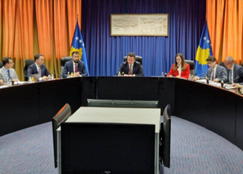 Kurti takon kryetarët e komunave: Buxheti për vitin tjetër mbi 740 milionë euro