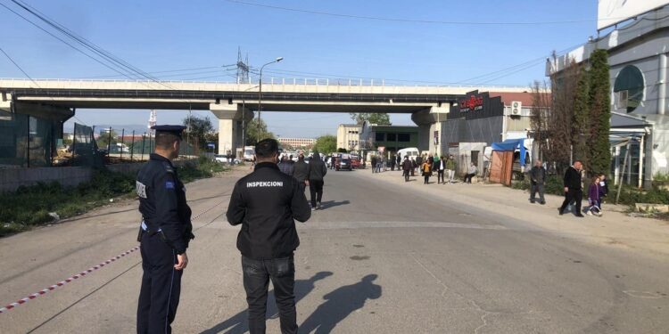 Inspekcioni e Policia aksion në afërsi të Tregut të Veturave