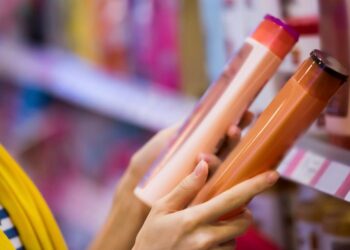 Përbërësit e dëmshëm të shampove – Çfarë duhet të evitoni?
