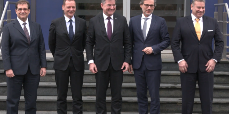 Bosch: Po i bëhet shumë presion Kosovës në raport me Serbinë