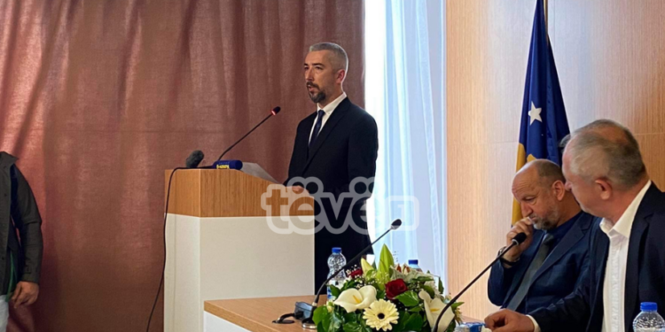 Erden Atiq betohet si kryetar i komunës së Mitrovicës së Veriut