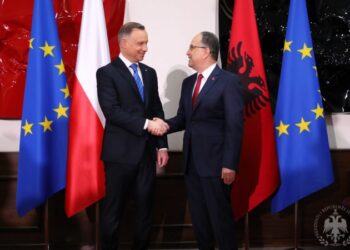 Begaj konferencë me homologun polak: Mirënjohje për kontributin e Polonisë për paqen dhe stabilitetin në rajon