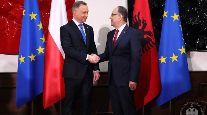 Begaj konferencë me homologun polak: Mirënjohje për kontributin e Polonisë për paqen dhe stabilitetin në rajon