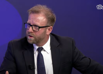 Abazi thotë se ka qenë në interes të Mimoza Kusarit që të ndalet puna e Komisioni Hetimor për Energjinë