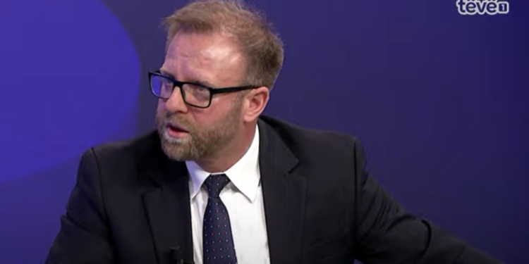 Abazi thotë se ka qenë në interes të Mimoza Kusarit që të ndalet puna e Komisioni Hetimor për Energjinë