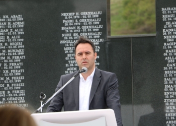 Konjufca: Kriminelët e rekrutuar nga burgjet serbe vranë mbi 120 civilë në fshatrat e Pejës