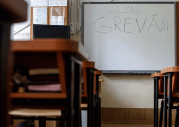 Mësimdhënësit në Rumani hynë në grevë për paga më të mira