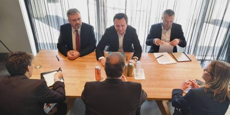 Kurti në Bruksel takohet me emisarin e ShBA-së, Escobar