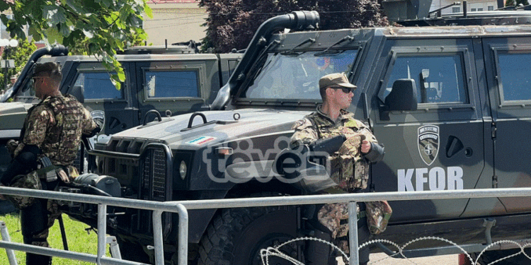 Situata në Leposaviq e qetë, protestuesit vendosin çadra e lëshojnë muzikë serbe